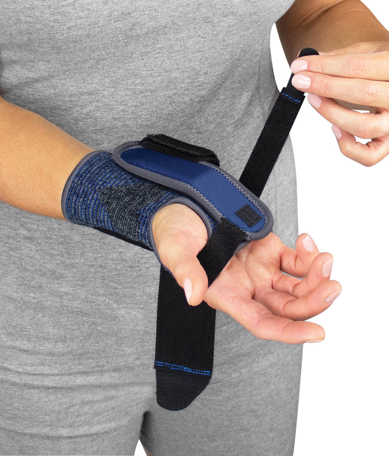  MUELLER Sports Medicine Reversible Wrist Brace with